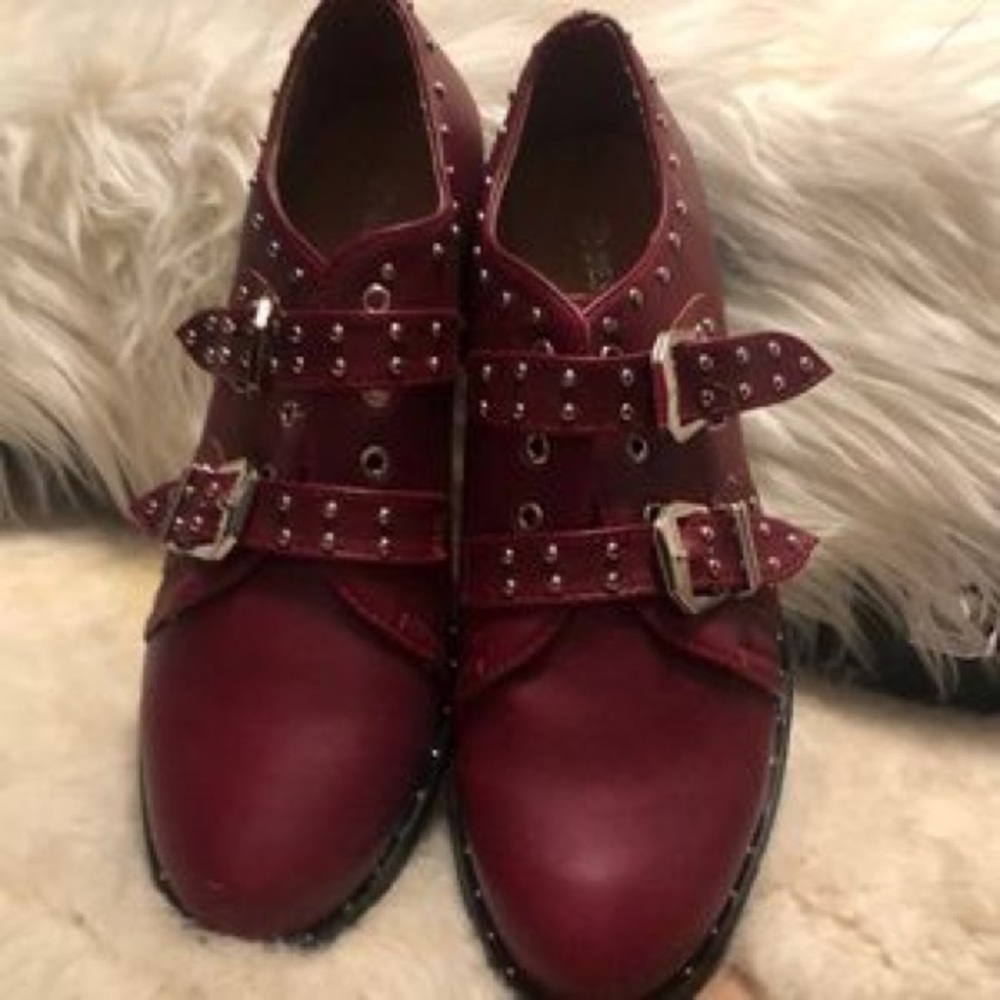 Bestelle burgundy shoes